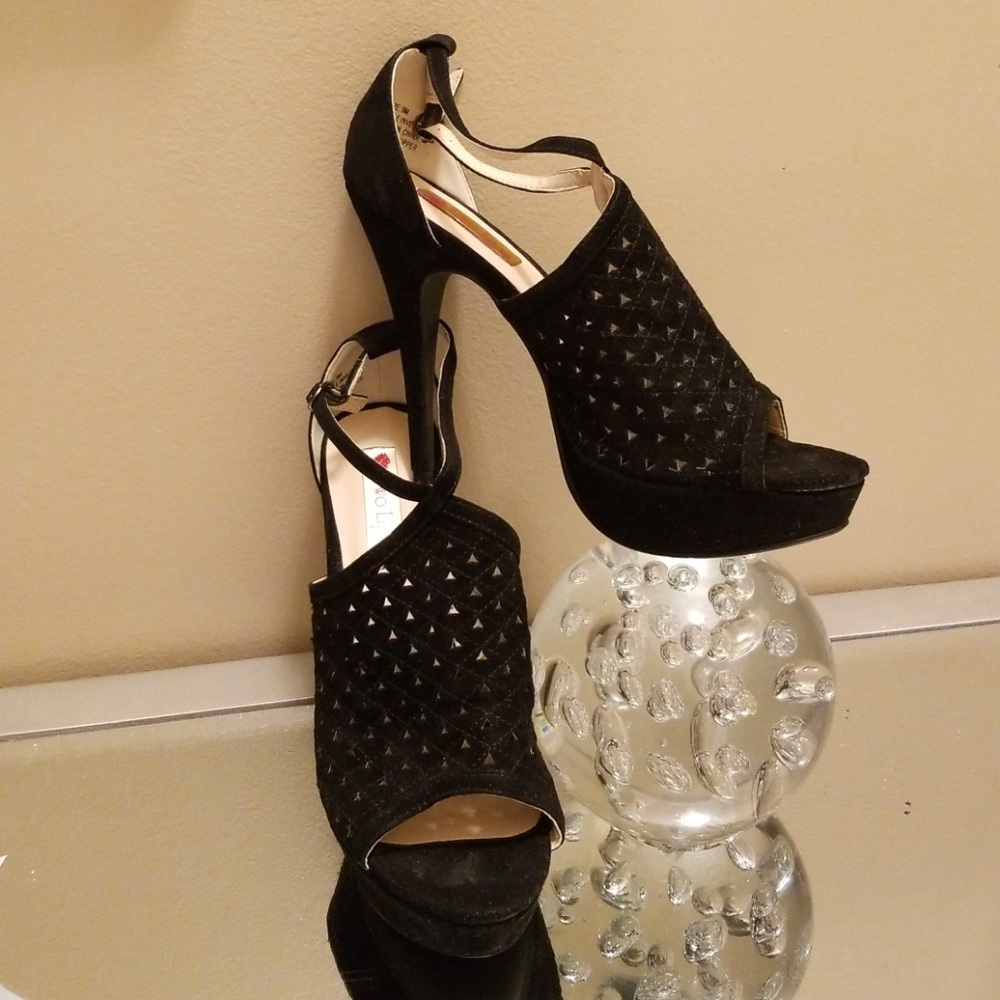Two Lips dress shoe